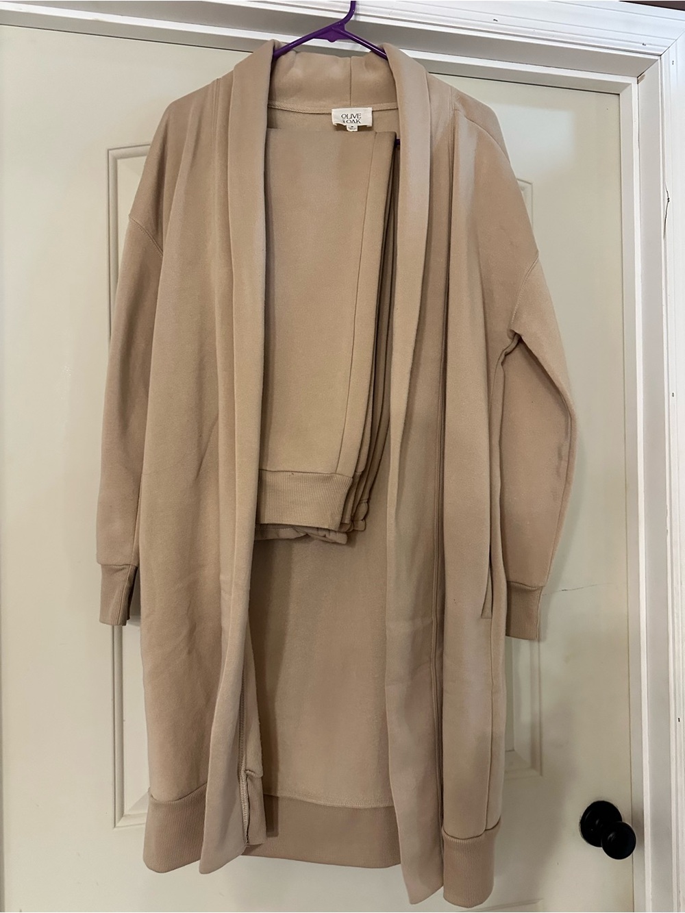 Olive and Oak 2 piece Cardigan and Jogger set sweatsuit material.